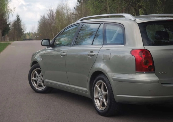 Toyota Avensis cena 16700 przebieg: 193380, rok produkcji 2005 z Żelechów małe 781